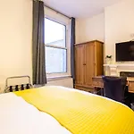 Oyo The Greenland Hotel